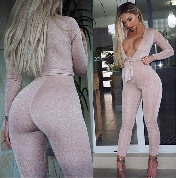 “Sparkle” ✨ V-Neck Romper - Picture 4 of 7